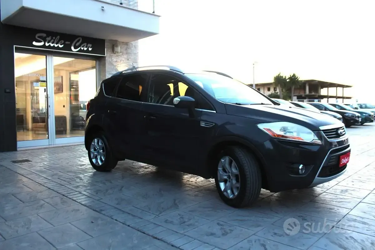 Usata Ford Kuga Titanium 140 CV (102 kW) 2011 Grigio SUV