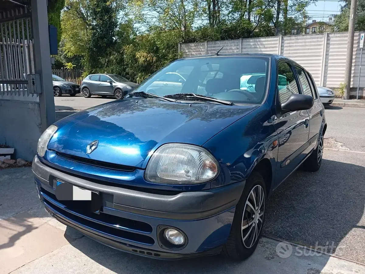 Usata Renault Clio 75 CV (55 kW) 1999 Bluazzurro Berlina