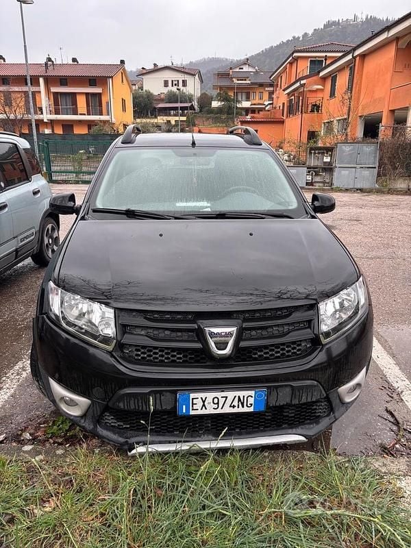 Usata Dacia Sandero Stepway 90 CV (66 kW) 2012 Nero Berlina