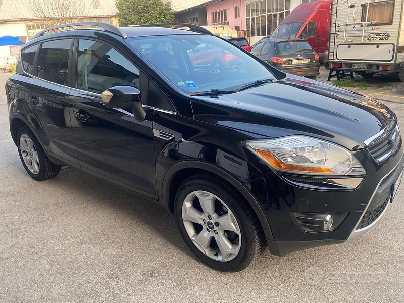 Usata Ford Kuga 136 CV (100 kW) 2008 Nero SUV