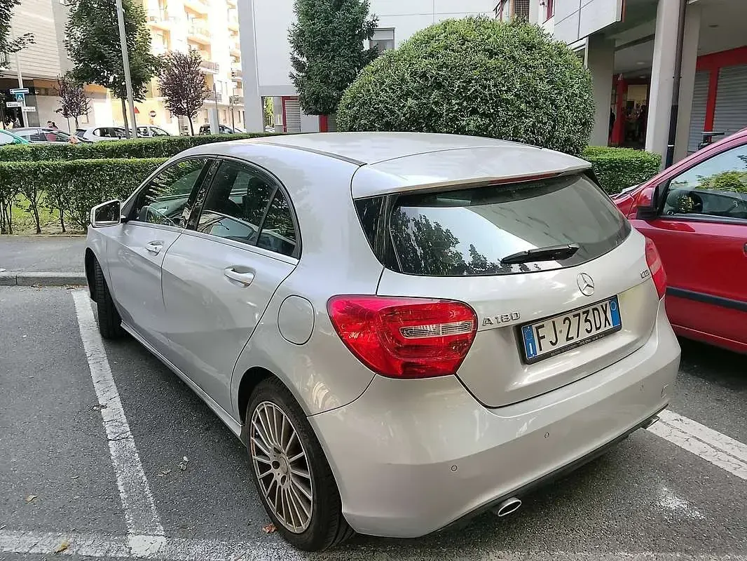 Usata Mercedes A180 109 CV (80 kW) 2014 Argento Utilitaria