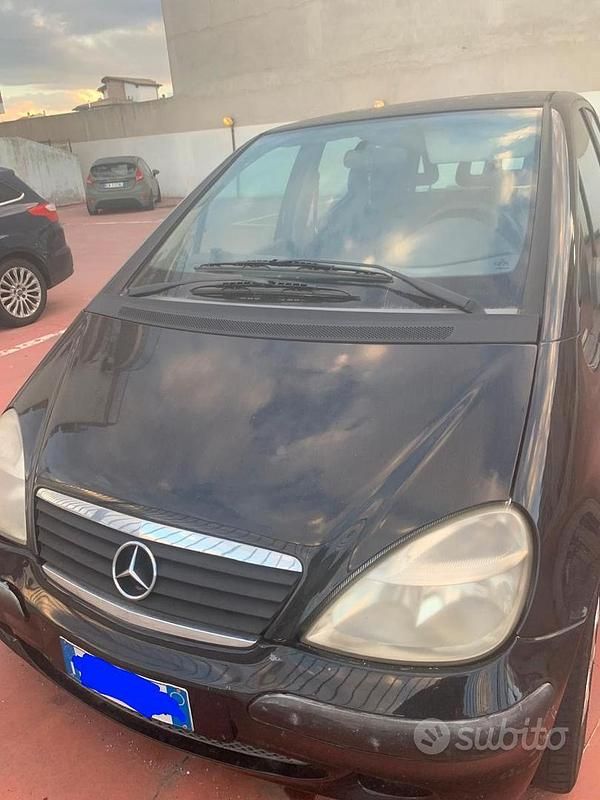 Nero Usata 2001 Mercedes A170 Tre volumi | 1490 € (Ottimo prezzo) - Immagine 1/4