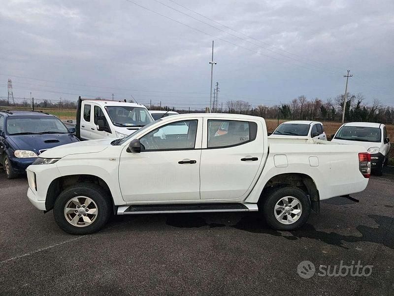 Usata Mitsubishi L200 Invite 150 CV (110 kW) 2021 Bianco Pick-up