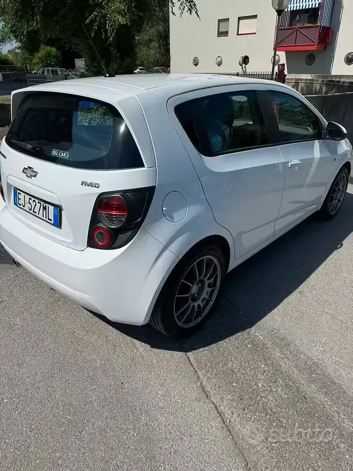 Usata Chevrolet Aveo 86 CV (63 kW) 2011 Bianco Utilitaria