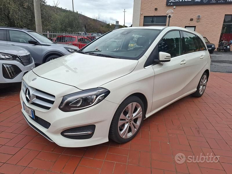 Begagnad Mercedes B200 Business 136 HK (100 kW) 2019 Vit Minibuss