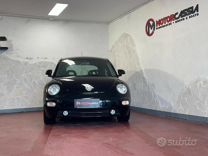 Usata VW New Beetle 90 CV (66 kW) 1999 Nero Utilitaria