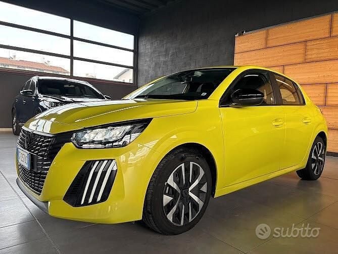 Usata Peugeot 208 Active 75 CV (55 kW) 2024 Verde Utilitaria