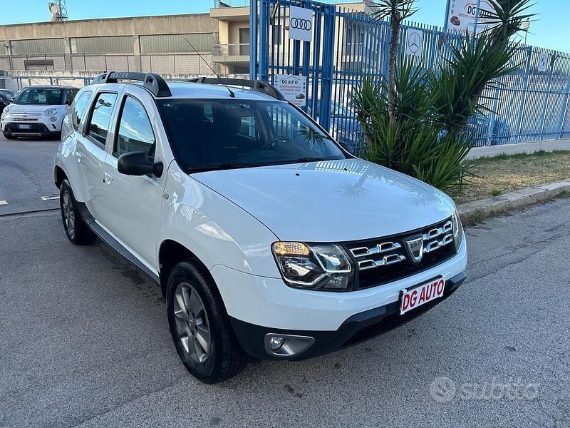 Bianco Usata 2015 Dacia Duster SUV | 8200 € (Buon prezzo) - Immagine 1/4