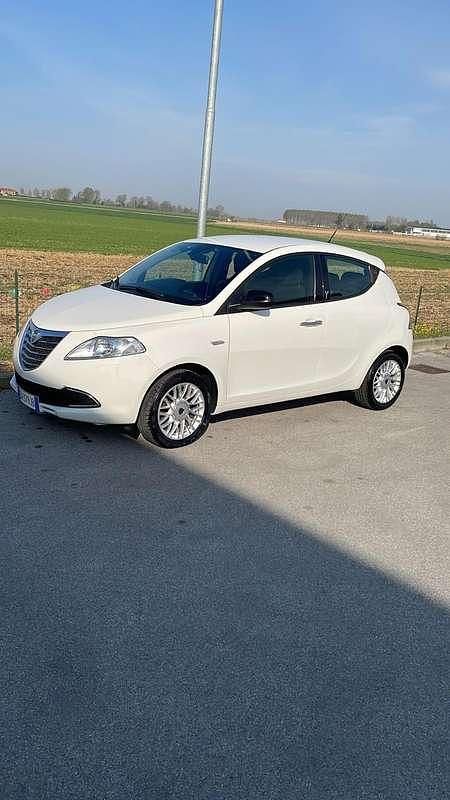 Usata Lancia Ypsilon 69 CV (50 kW) 2015 Utilitaria