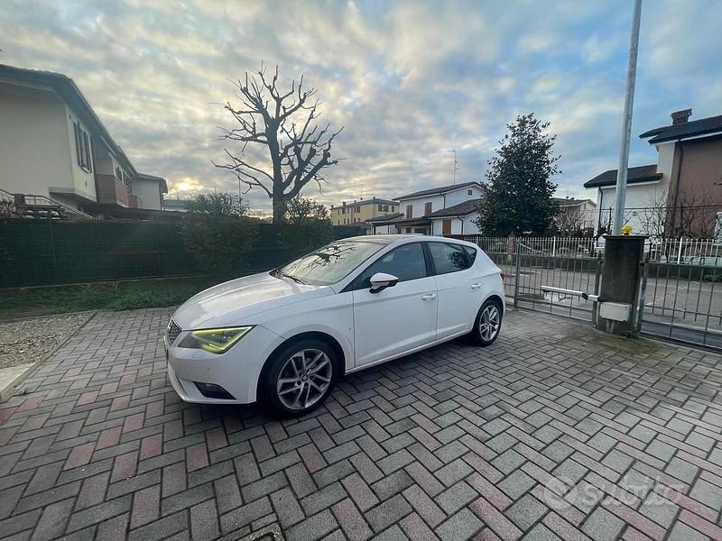 Usata Seat Leon 105 CV (77 kW) 2013 Bianco Berlina