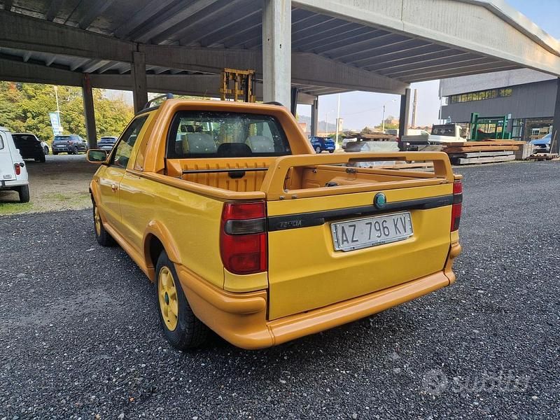Usata Skoda Felicia Fun 75 CV (55 kW) 1998 Giallo Pick-up