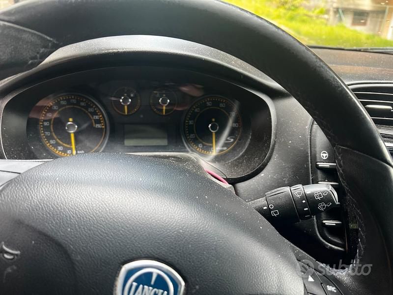 Usata Lancia Delta 120 CV (88 kW) 2011 Grigio Utilitaria