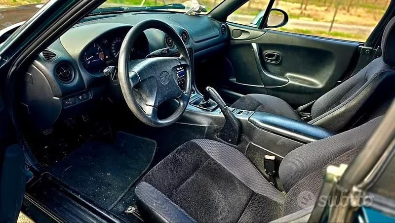 Usata Mazda MX5 110 CV (80 kW) 1999 Verde Cabrio