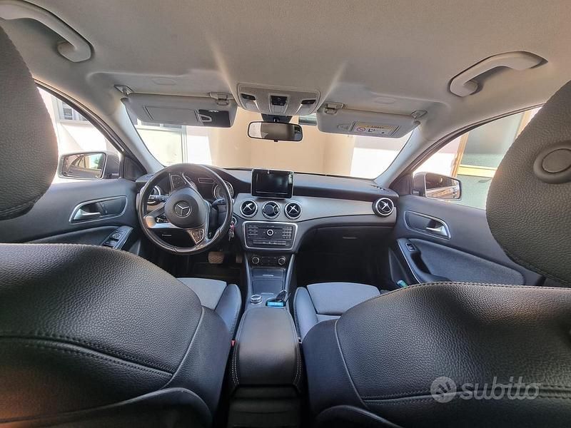 Usata Mercedes GLA200 Business 156 CV (114 kW) 2017 Grigio SUV