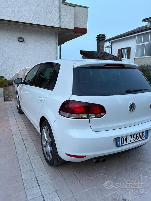 Usata VW Golf VI 122 CV (89 kW) 2009 Bianco Utilitaria