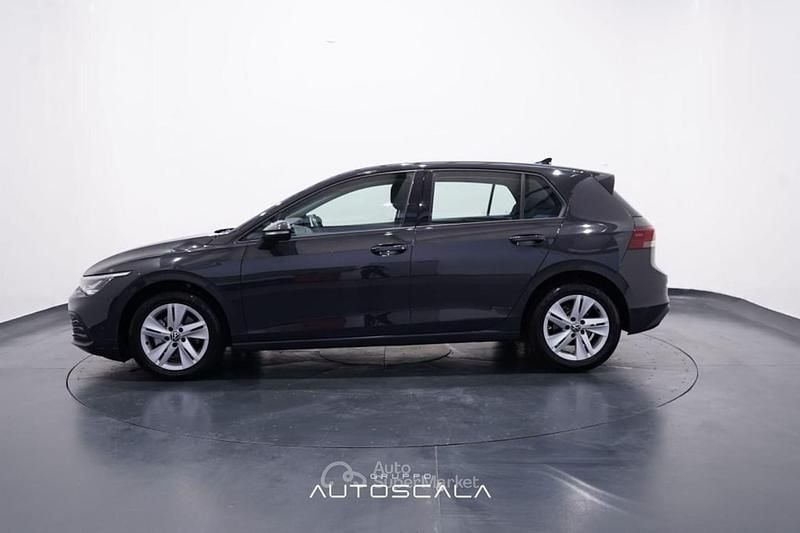 Usata VW Golf VIII Life 116 CV (85 kW) 2022 Gray Berlina