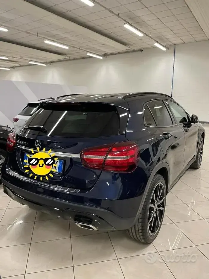 Usata Mercedes GLA200 136 CV (100 kW) 2018 Blu SUV