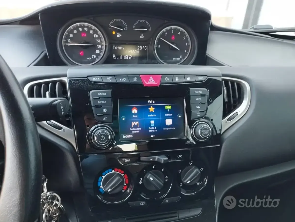 Usata Lancia Ypsilon 80 CV (58 kW) 2017 Bianco Utilitaria