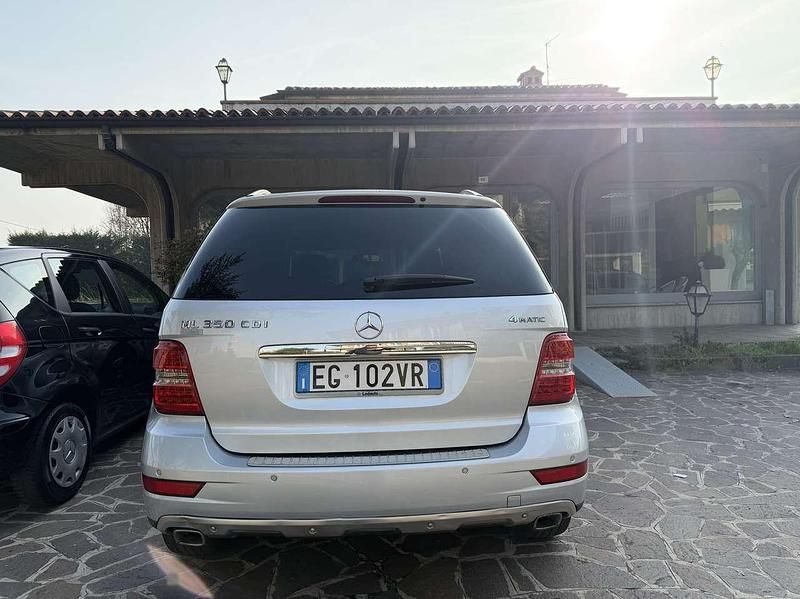 Usata Mercedes ML350 231 CV (169 kW) 2011 Grigio SUV