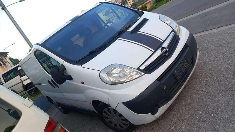 Usata Opel Vivaro 114 CV (83 kW) 2012 Bianco Monovolume