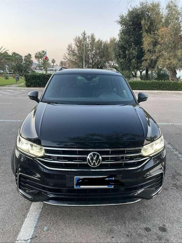 Usata VW Tiguan R-line 150 CV (110 kW) 2023 Nero SUV