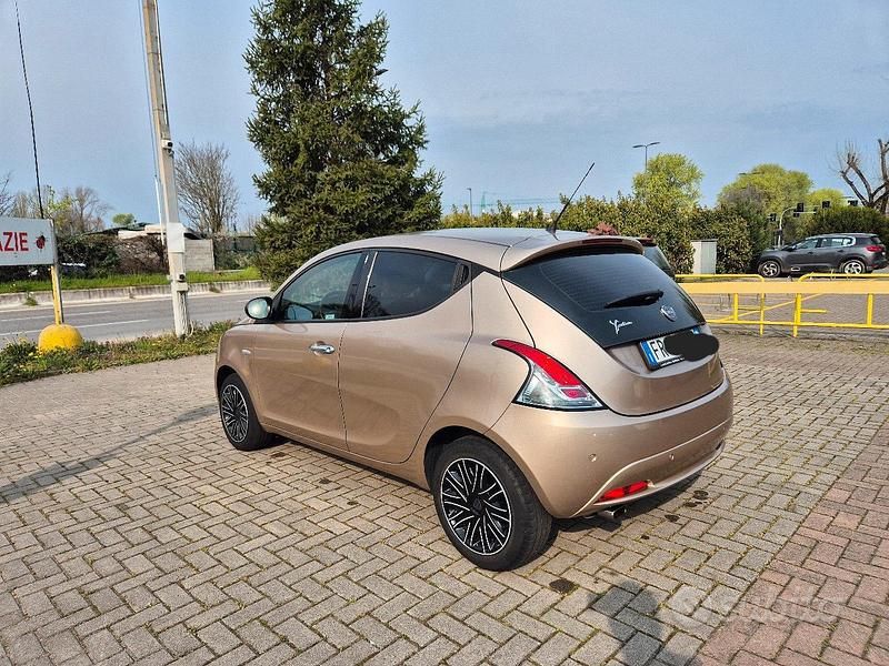Usata Lancia Ypsilon Gold 69 CV (50 kW) 2018 Utilitaria