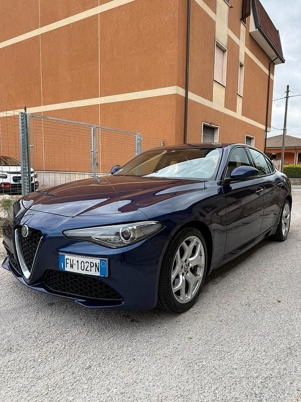 Usata Alfa Romeo Giulia Super 160 CV (117 kW) 2019 Blu Berlina