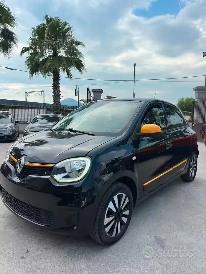 Usata Renault Twingo Urban Night 65 CV (47 kW) 2022 Nero Utilitaria
