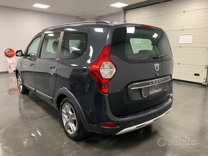 Usata Dacia Lodgy Stepway 116 CV (85 kW) 2022 Grigio Monovolume