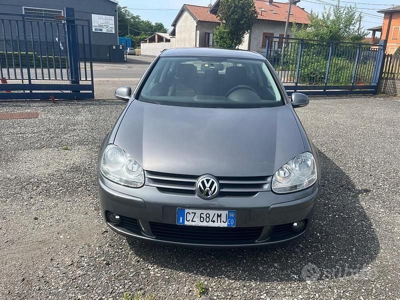 Grigio Usata 2006 VW Golf V Tre volumi | 1200 € (Ottimo prezzo) - Immagine 1/4