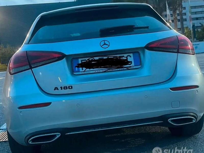 Usata Mercedes A180 116 CV (85 kW) 2019 Argento Berlina