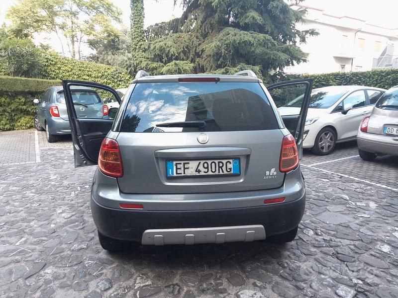 Usata Fiat Sedici 135 CV (99 kW) 2011 Grigio SUV