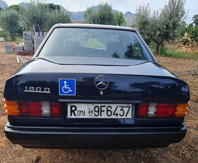 Usata Mercedes 190 75 CV (55 kW) 1992 Blu/azzurro Berlina