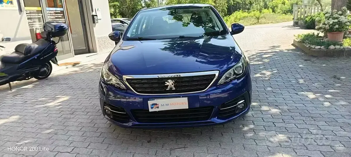 Usata Peugeot 308 SW Business-Line 130 CV (95 kW) 2018 Blu Station wagon