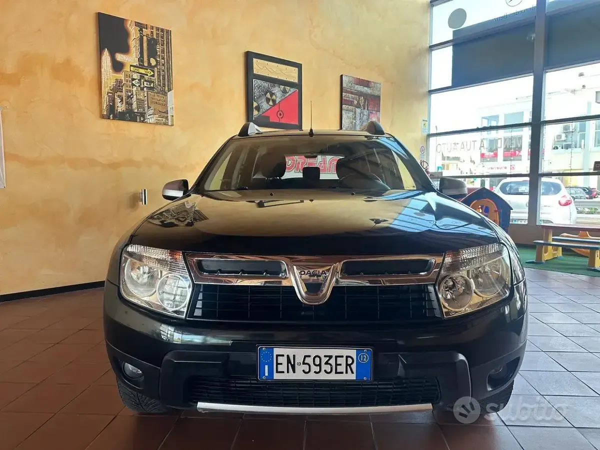 Usata Dacia Duster Lauréate 110 CV (80 kW) 2012 Nero SUV