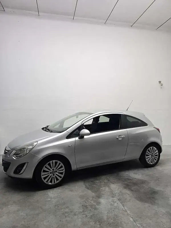 Usata Opel Corsa Edition 86 CV (63 kW) 2012 Utilitaria