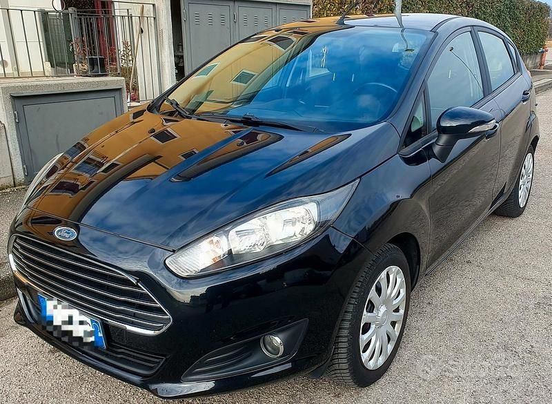 Usata Ford Fiesta 75 CV (55 kW) 2012 Nero Utilitaria