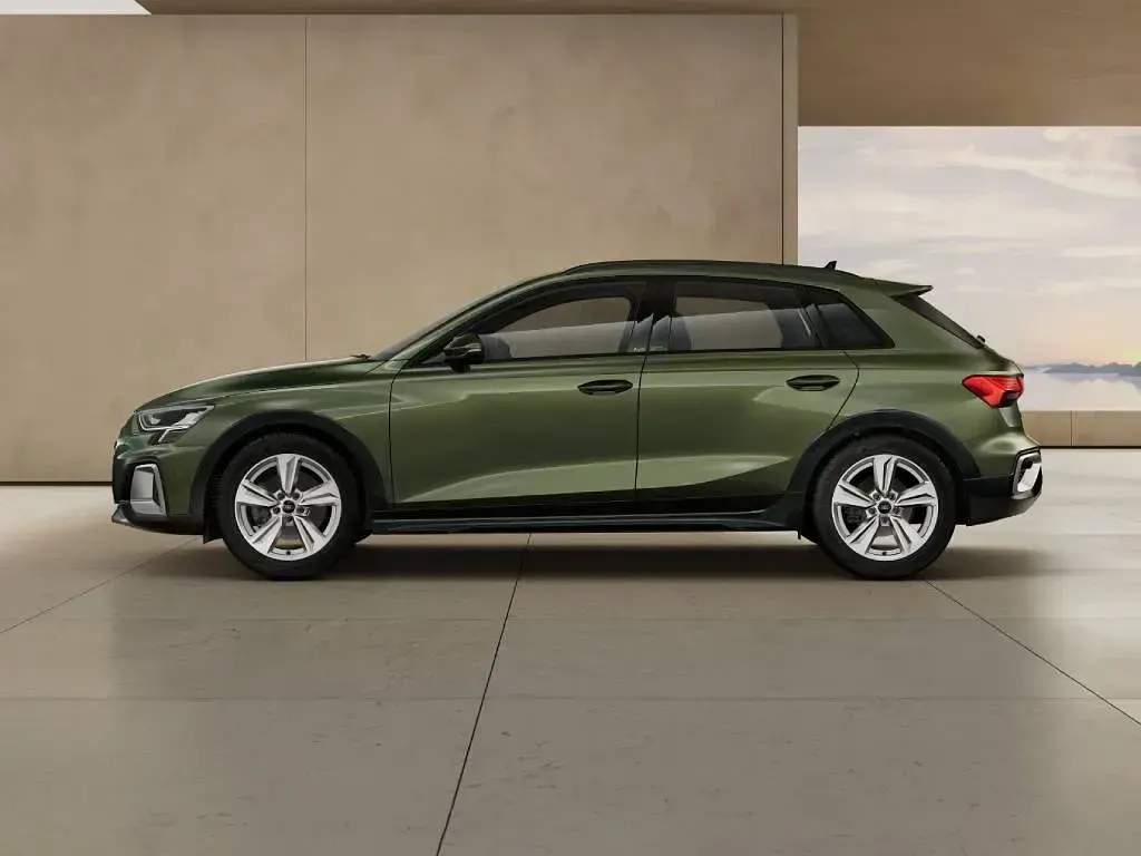 Nuova Audi A3 Business 150 CV (110 kW) 2026 Verde distretto metallizzato Berlina
