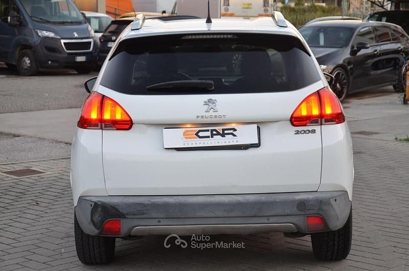 Usata Peugeot 2008 Allure 82 CV (60 kW) 2015 Bianco SUV