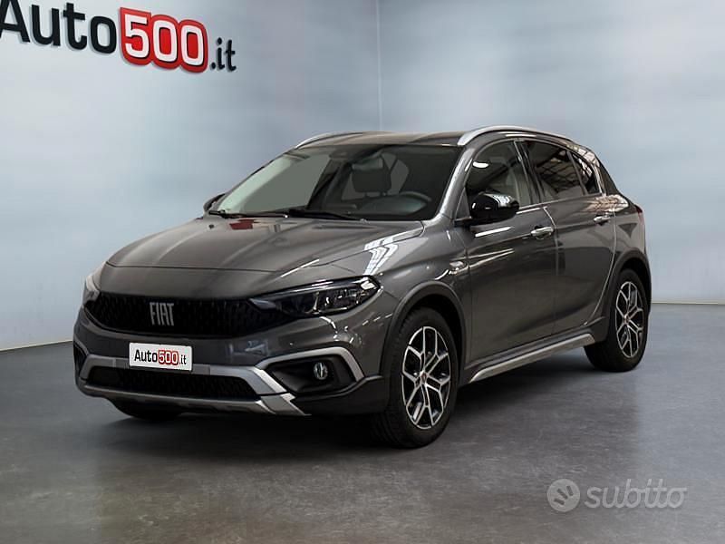 Usata Fiat Tipo Cross 101 CV (74 kW) 2021 Grigio scuro Berlina