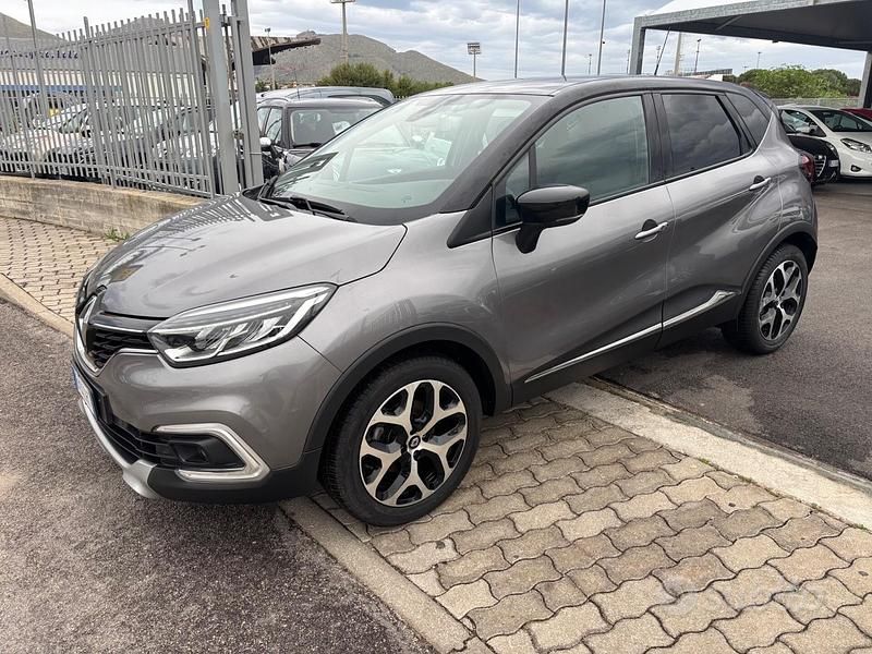 Usata Renault Captur 110 CV (80 kW) 2018 Grigio SUV