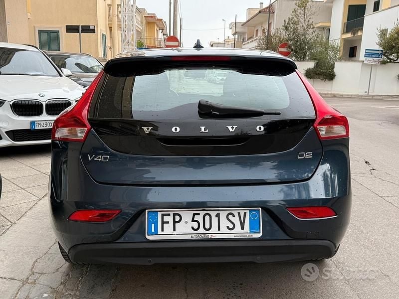 Usata Volvo V40 Business Edition 120 CV (88 kW) 2018 Blu Berlina