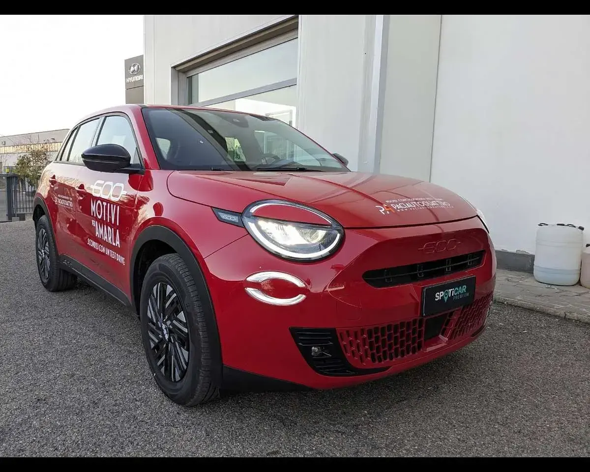 Usata Fiat 600E Red 61 kW (84 CV) 2023 Rosso pastello SUV
