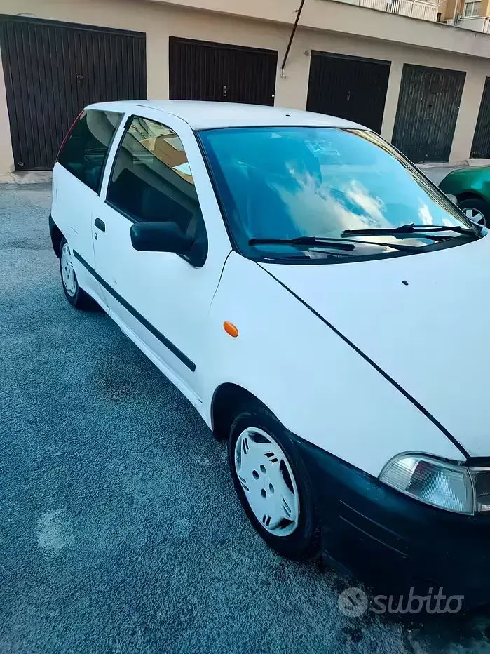 Usata Fiat Punto 60 CV (44 kW) 1998 Bianco Berlina