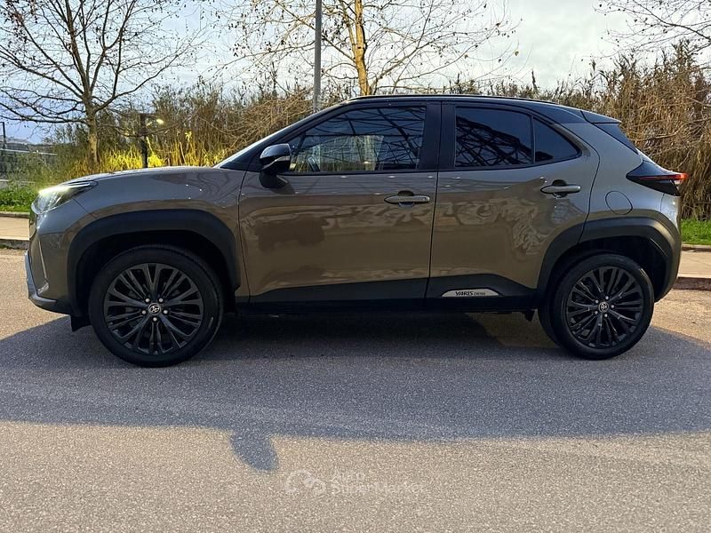 Usata Toyota Yaris Cross 92 CV (67 kW) 2024 Verde SUV