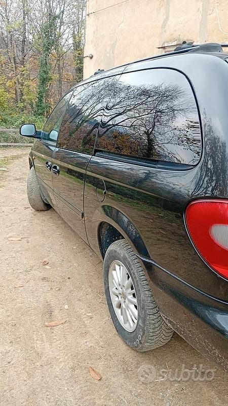 Usata Chrysler Grand Voyager Limited 2005 Nero Monovolume