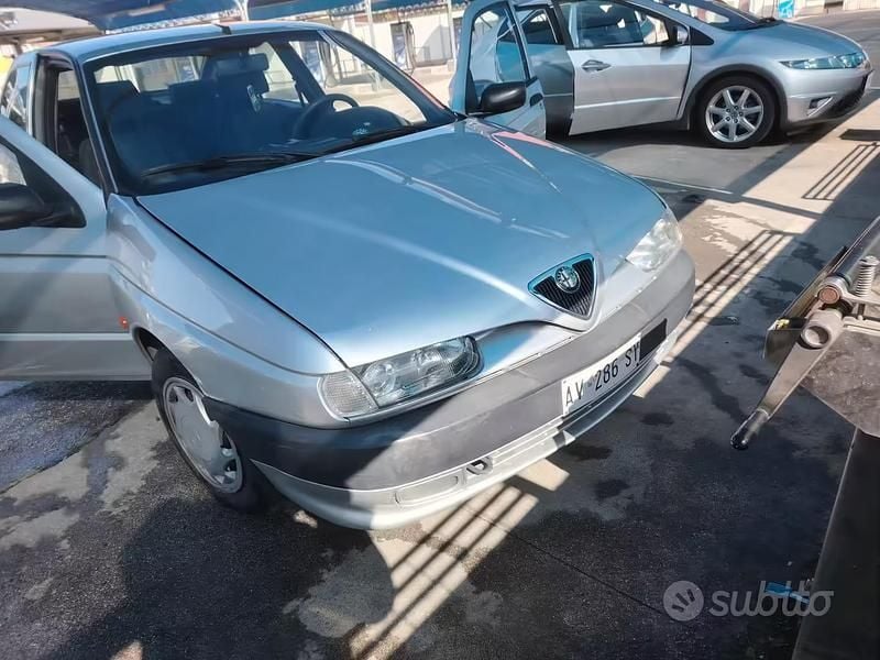 Usata Alfa Romeo 146 103 CV (75 kW) 1998 Grigio Utilitaria