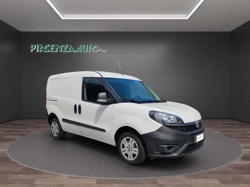 Usata Fiat Doblò Lounge 95 CV (69 kW) 2019 Bianco Monovolume