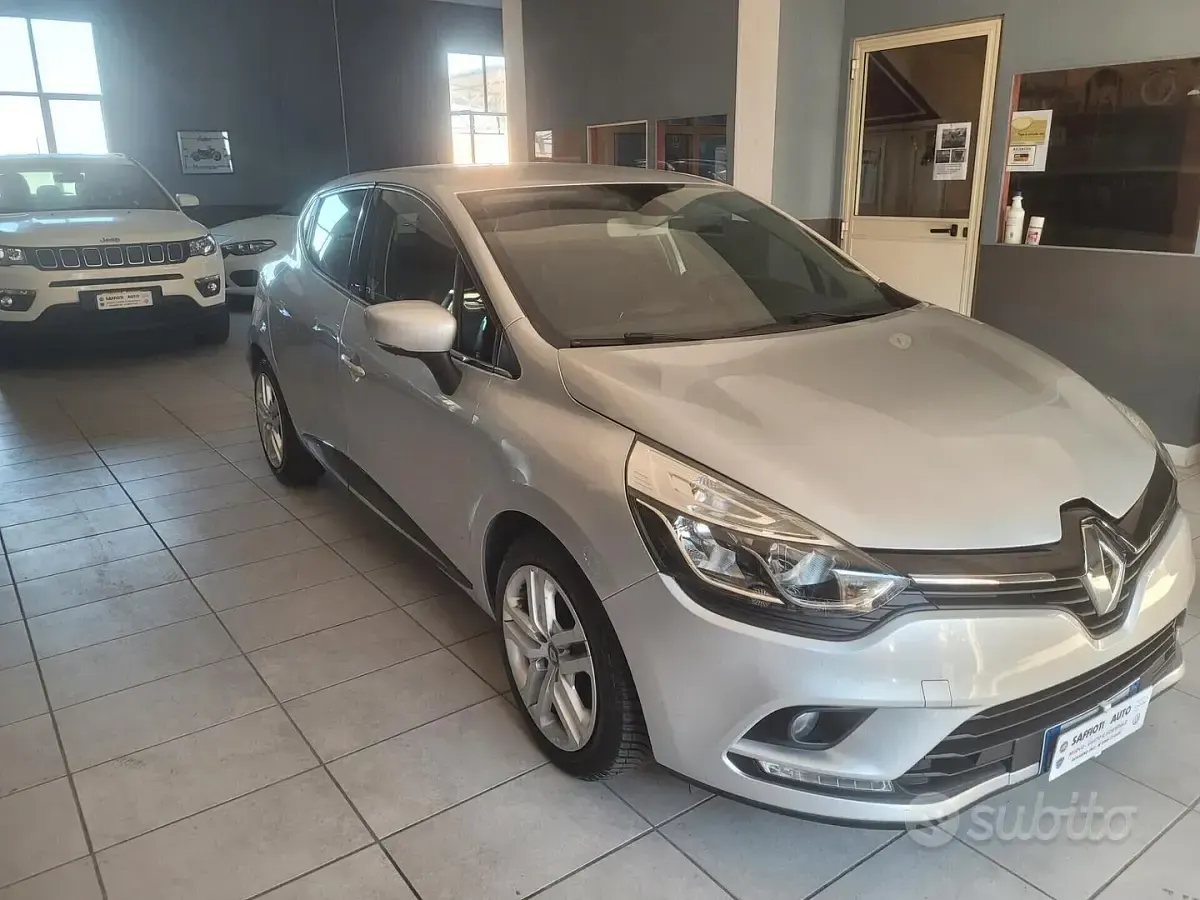 Usata Renault Clio IV Zen 75 CV (55 kW) 2018 Argento Berlina