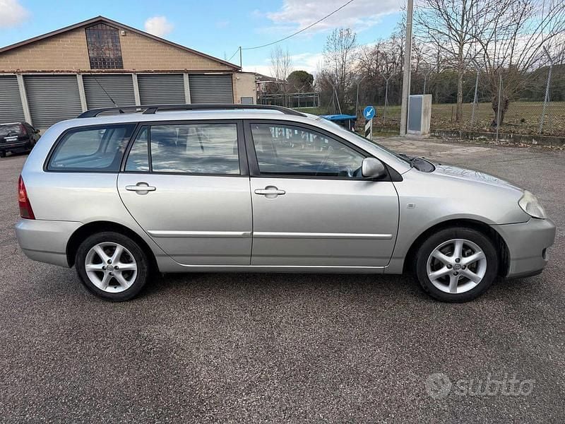 Begagnad Toyota Corolla 115 HK (84 kW) 2006 Grå Kombi